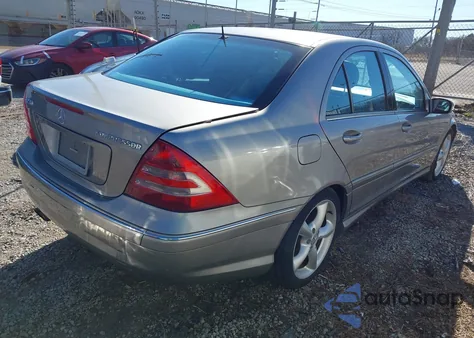 2005 Mercedes-Benz C 230 Kompressor Sport z USA, uszkodzony, nr VIN WDBRF40J85F641776